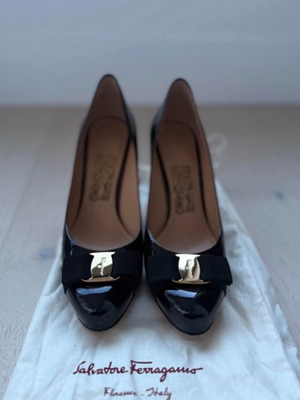Ferragamo Vara Bow 115mm Black Patent Leather Heels Sz 7B